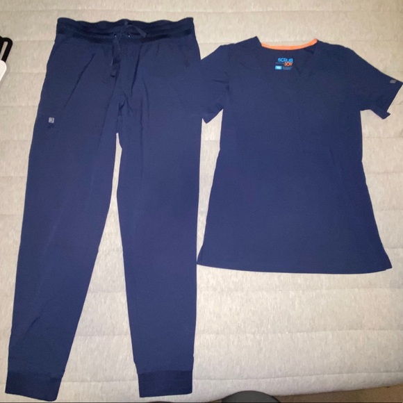 ScrubJoy scrub shirt and jogger pants set - Picture 1 of 9